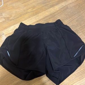 Lululemon black hotty hot shorts size 2